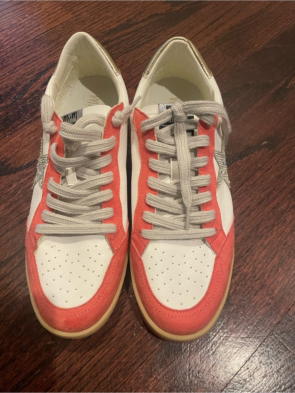 Mi.iM White and Coral Low-Top Sneakers with Silver Star